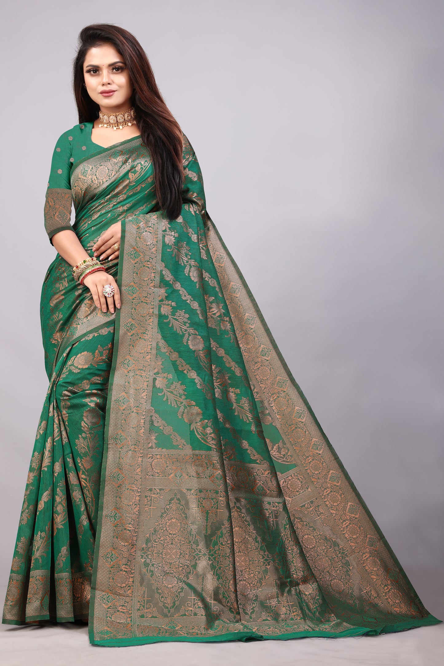Delightful Exclusive Attractive Designer Bollywood Saree For Women Soft Lichi Silk saree with Rich Pallu & Meenakari with Weaving Border ( Rapair Leriya - Light Green )