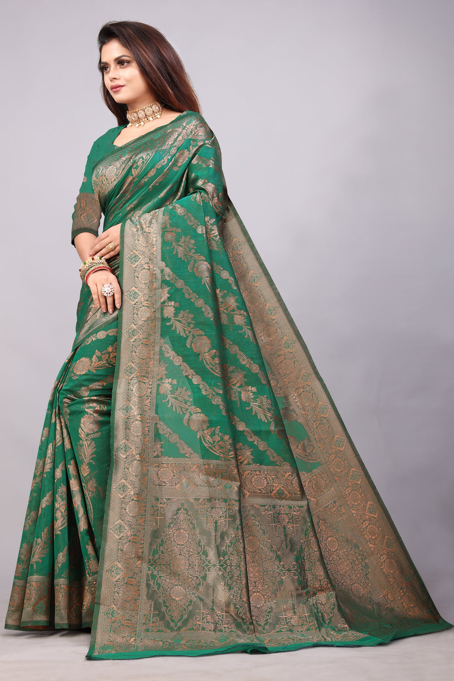 Delightful Exclusive Attractive Designer Bollywood Saree For Women Soft Lichi Silk saree with Rich Pallu & Meenakari with Weaving Border ( Rapair Leriya - Light Green )