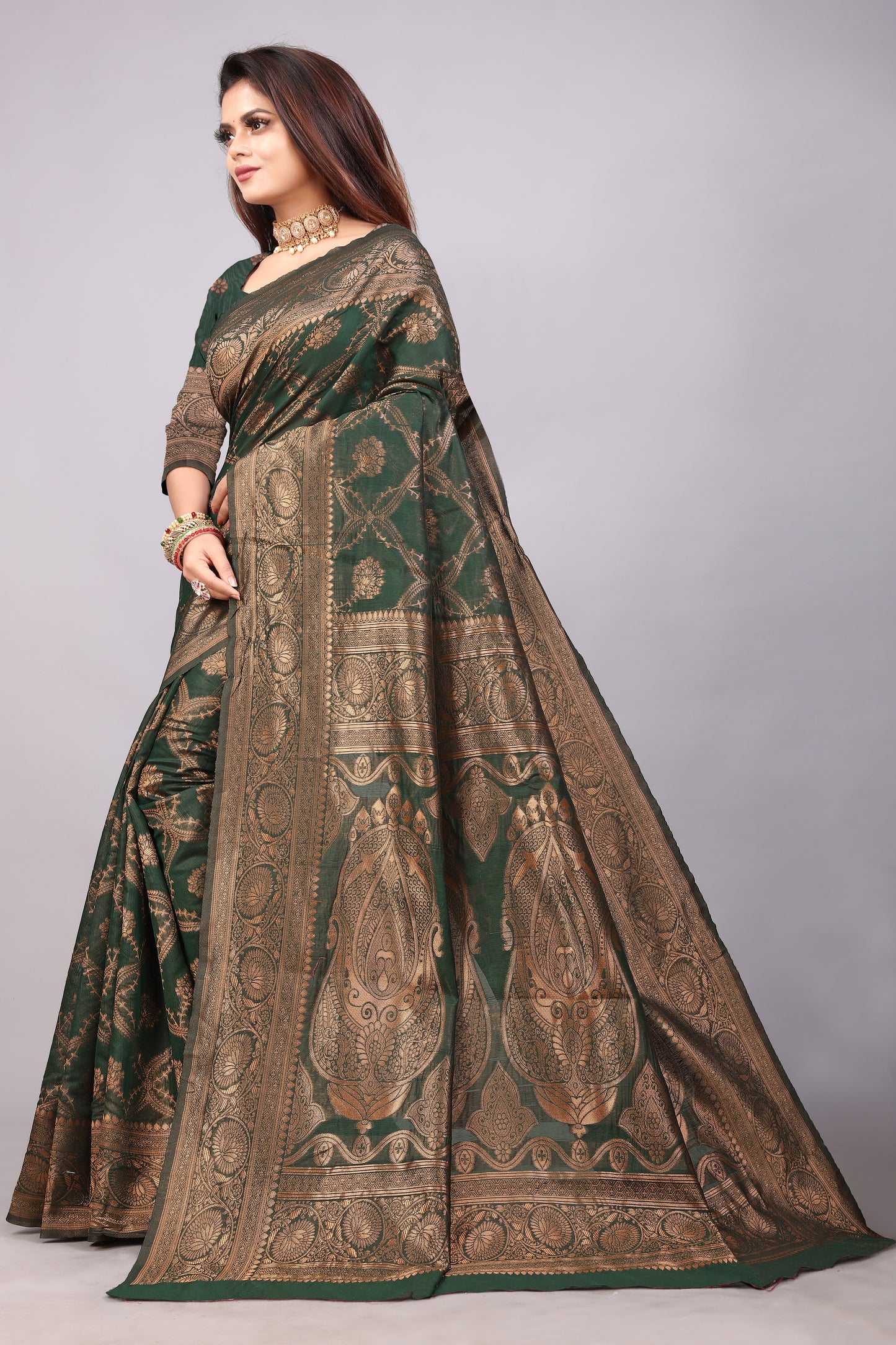 Delightful Exclusive Attractive Designer Bollywood Saree For Women Soft Lichi Silk saree with Rich Pallu & Meenakari with Weaving Border ( Rapair Leriya 02 - Dark Green )