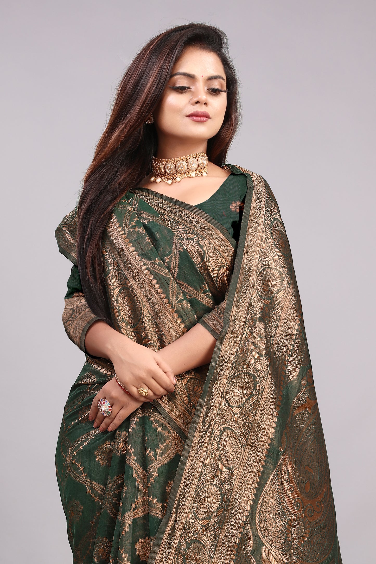 Delightful Exclusive Attractive Designer Bollywood Saree For Women Soft Lichi Silk saree with Rich Pallu & Meenakari with Weaving Border ( Rapair Leriya 02 - Dark Green )