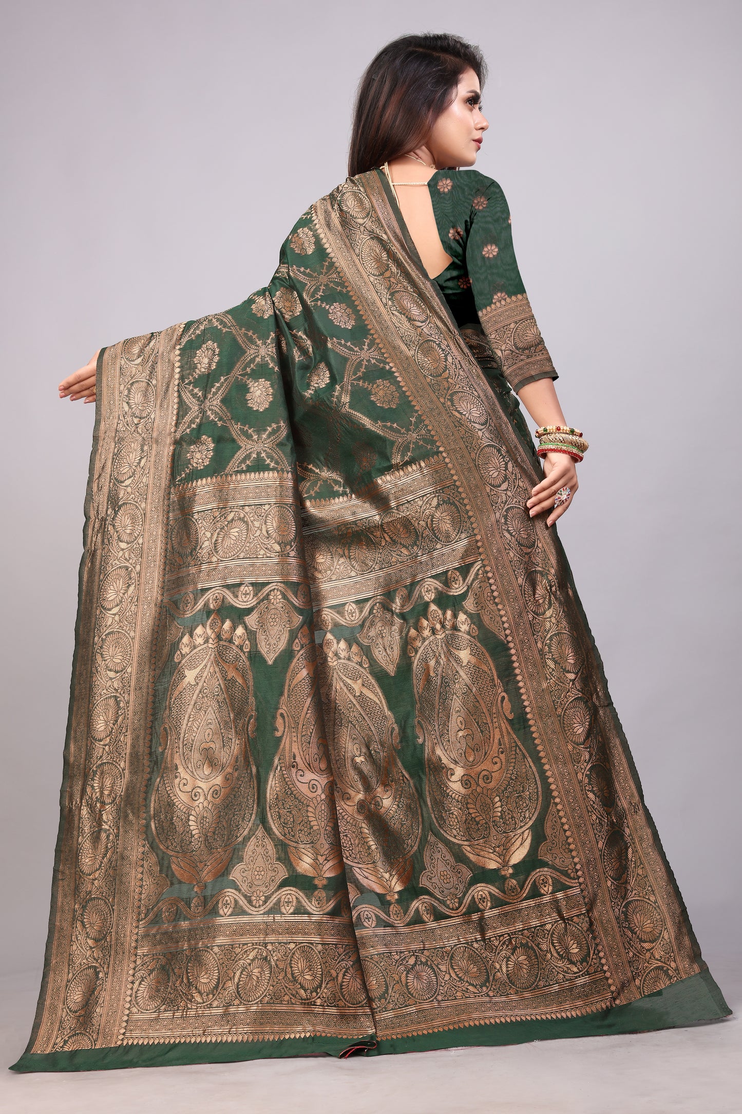Delightful Exclusive Attractive Designer Bollywood Saree For Women Soft Lichi Silk saree with Rich Pallu & Meenakari with Weaving Border ( Rapair Leriya 02 - Dark Green )