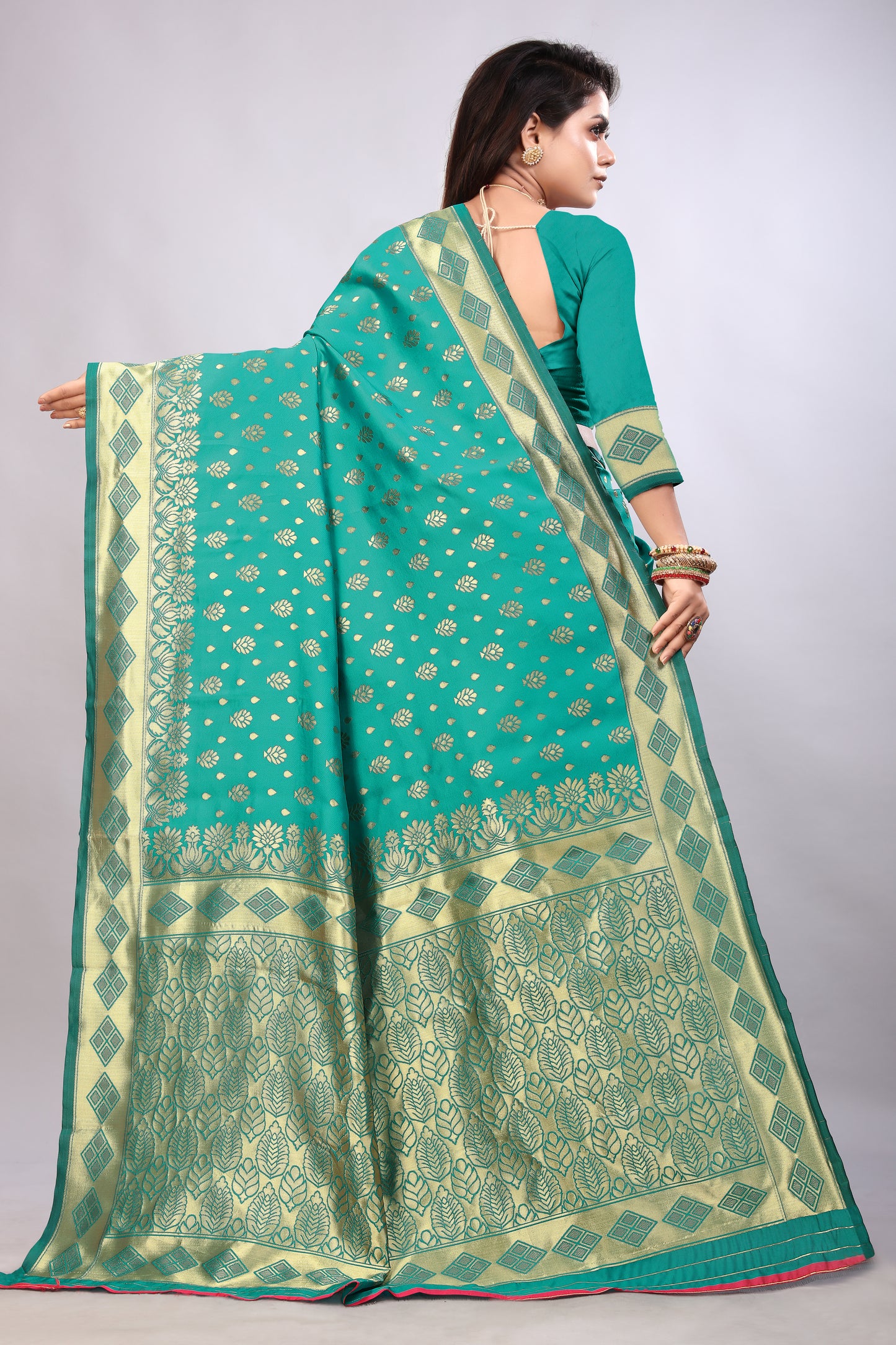 Delightful Exclusive Attractive Designer Bollywood Saree For Women Soft Lichi Silk saree with Rich Pallu & Meenakari with Weaving Border ( Gold Chaki - Light Green )