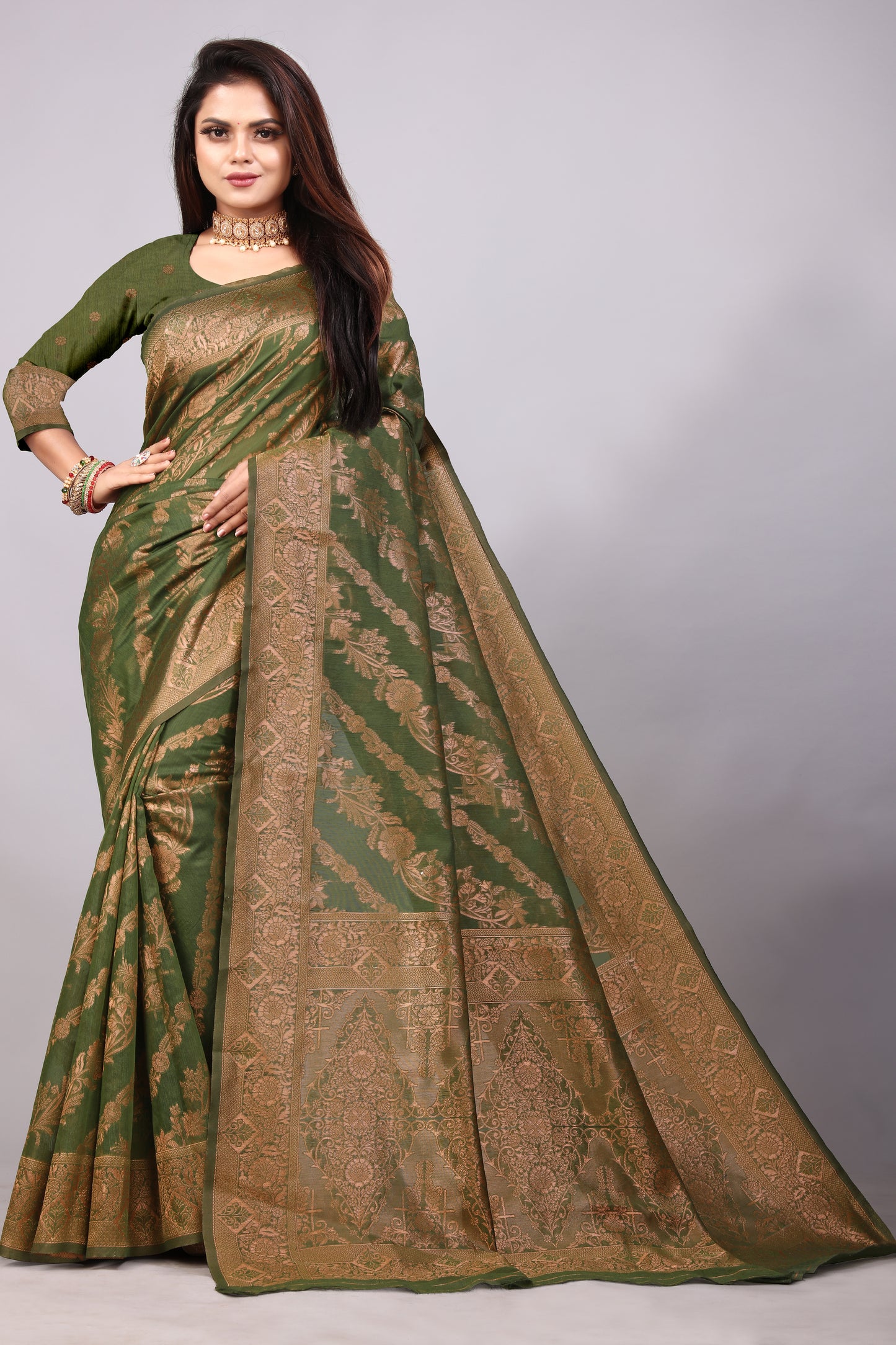 Delightful Exclusive Attractive Designer Bollywood Saree For Women Soft Lichi Silk saree with Rich Pallu & Meenakari with Weaving  Border ( Rapair Leriya - Mahendi Green )
