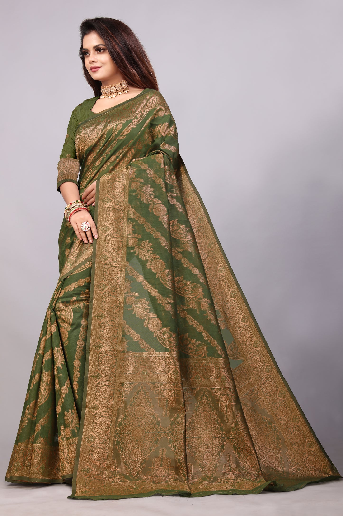 Delightful Exclusive Attractive Designer Bollywood Saree For Women Soft Lichi Silk saree with Rich Pallu & Meenakari with Weaving  Border ( Rapair Leriya - Mahendi Green )