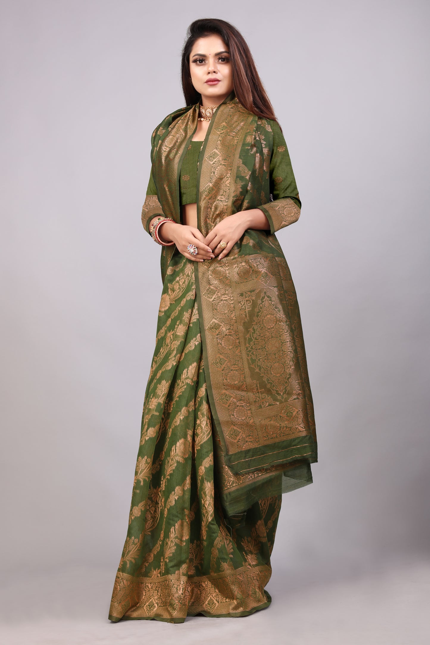 Delightful Exclusive Attractive Designer Bollywood Saree For Women Soft Lichi Silk saree with Rich Pallu & Meenakari with Weaving  Border ( Rapair Leriya - Mahendi Green )