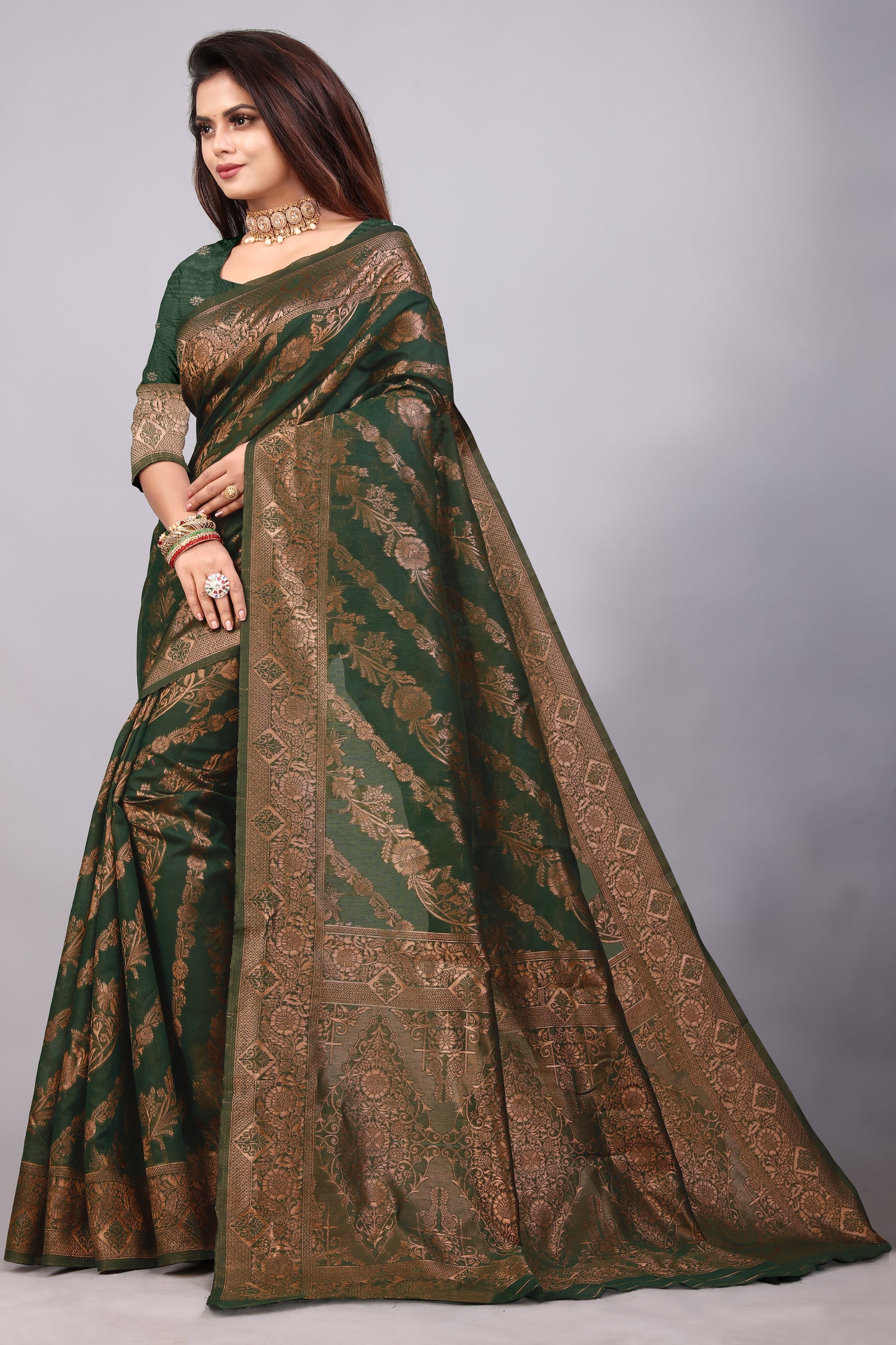 Delightful Exclusive Attractive Designer Bollywood Saree For Women Soft Lichi Silk saree with Rich Pallu & Meenakari with Weaving  Border ( Rapair Leriya - Dark Green )