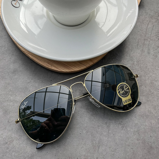 RAY-BAN Black & Gold 3026 Aviator Causal Latest Sunglass For Unisex.