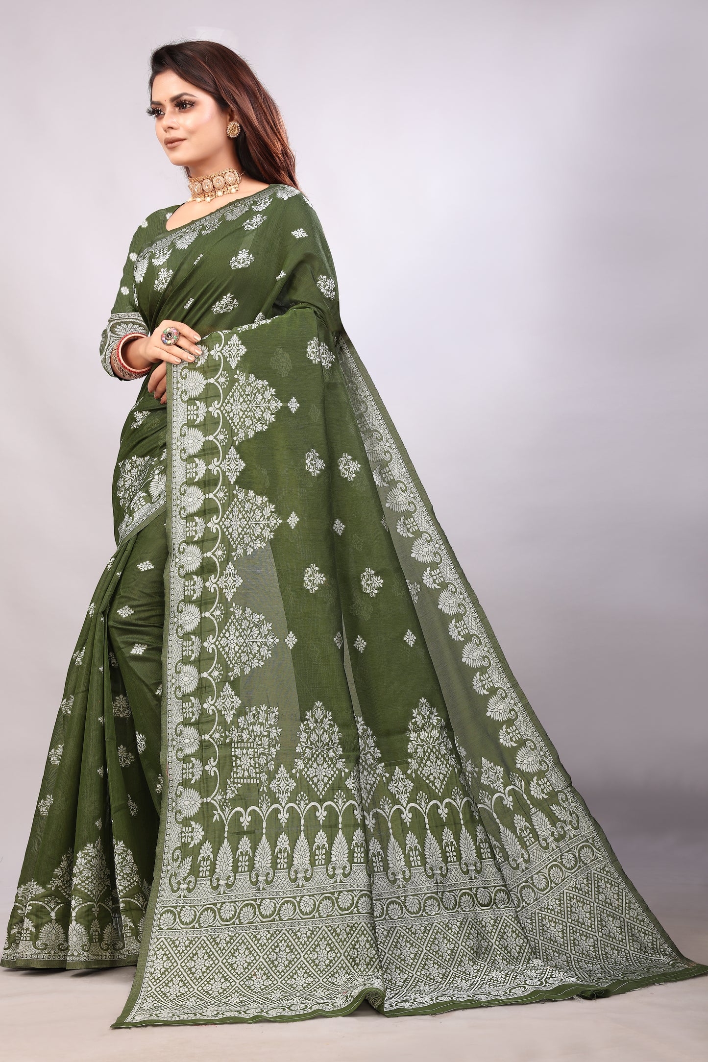 Delightful Exclusive Attractive Designer Bollywood Saree For Women Soft Lichi Silk saree with Rich Pallu & Meenakari with Weaving  Border ( Rapair Flower - Mahendi Green )