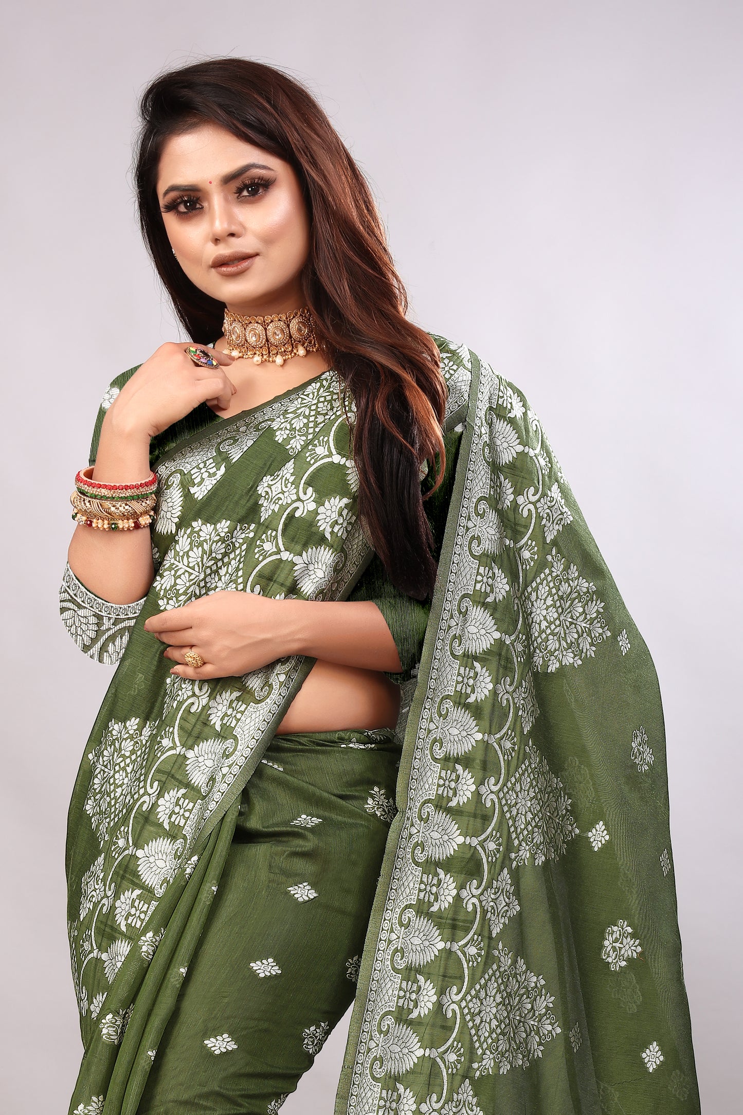 Delightful Exclusive Attractive Designer Bollywood Saree For Women Soft Lichi Silk saree with Rich Pallu & Meenakari with Weaving  Border ( Rapair Flower - Mahendi Green )