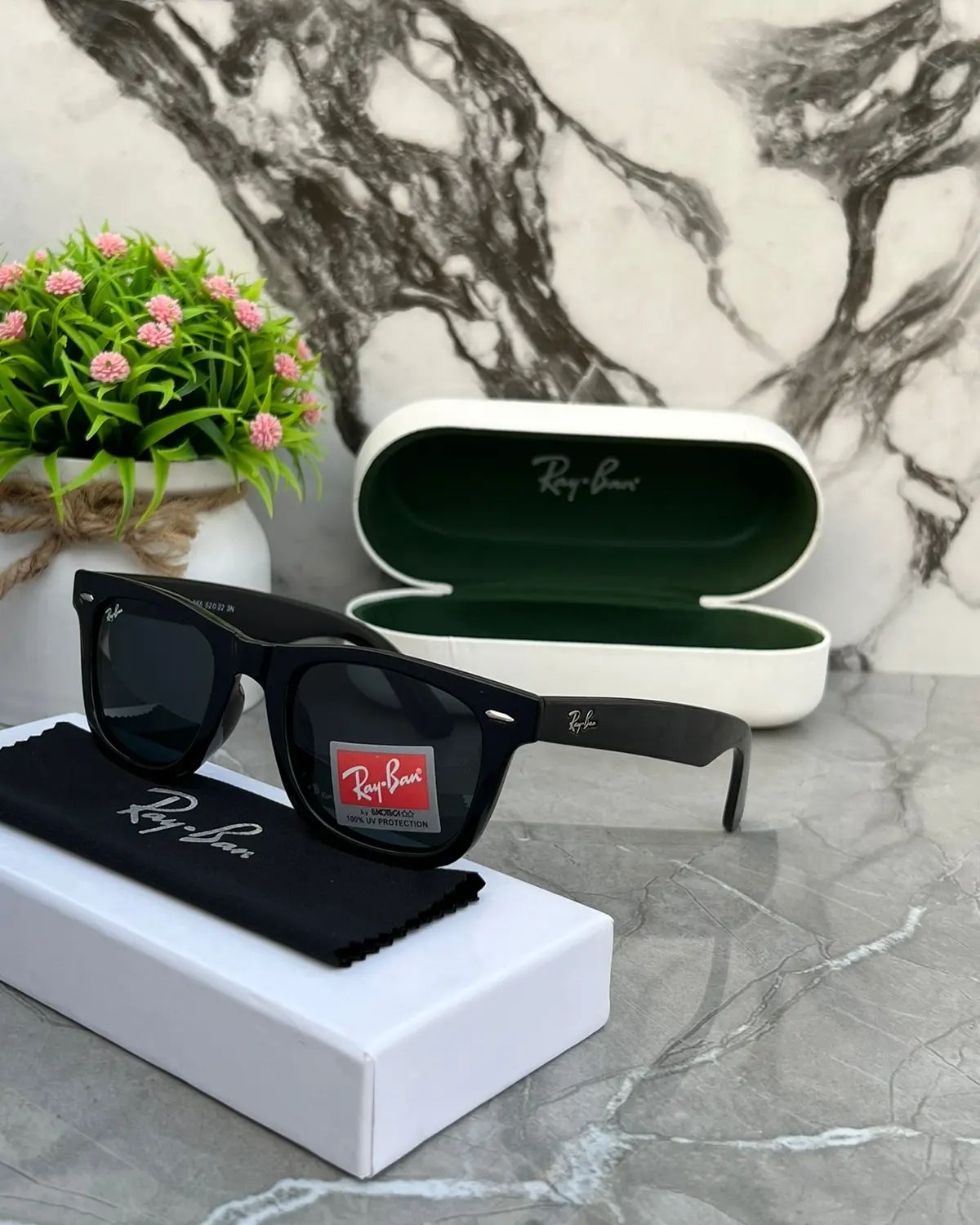 RAY-BAN New Fancy Men's Square Wayfarer Trendy Hot Favourite Wintage Sunglass For Unisex.