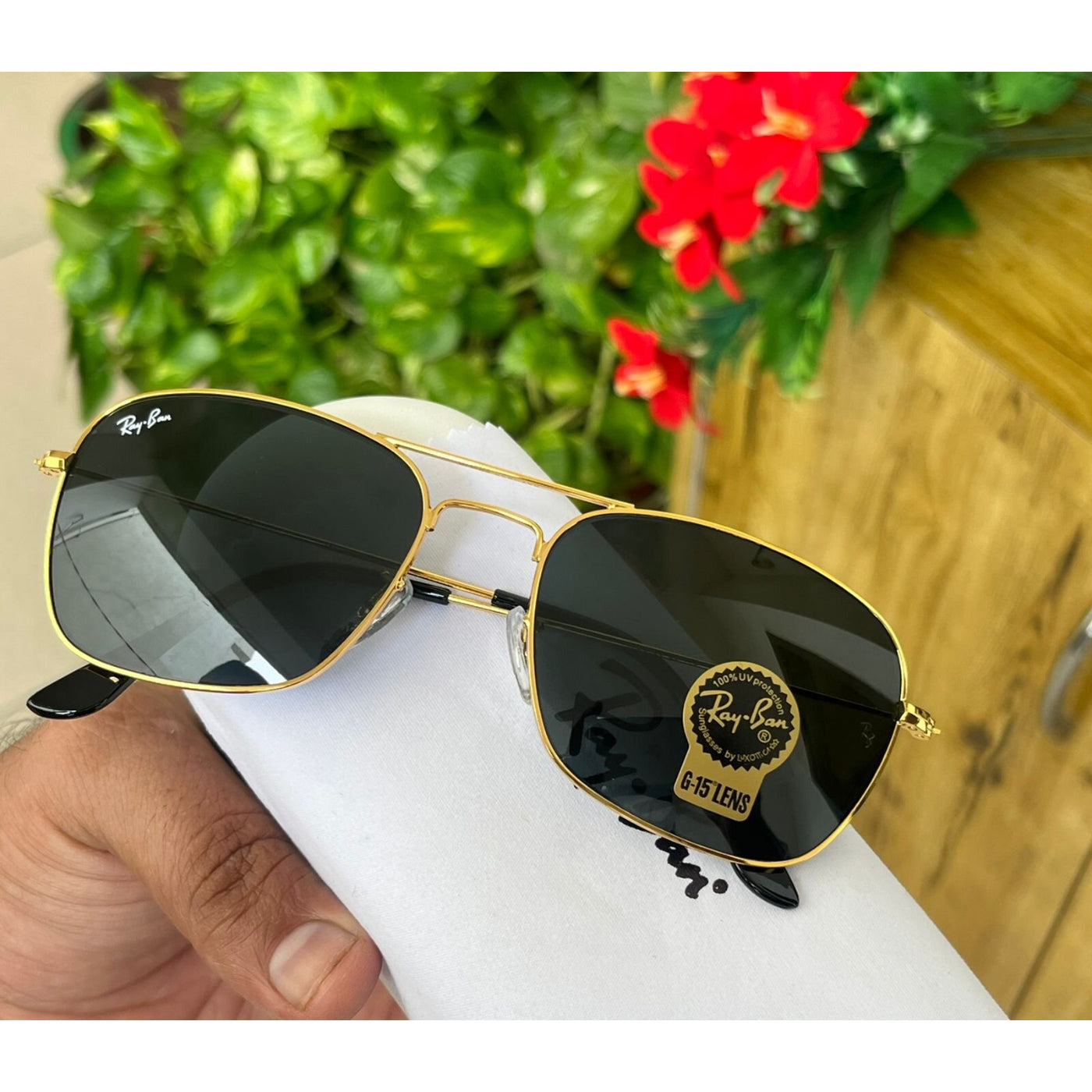 Black & Gold 3136 Square Aviator Metal Trendy Hot Favourite Wintage Sunglass For Unisex.